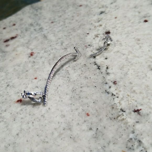 *)Silver* Arrow Earrings - Picture 2 of 6